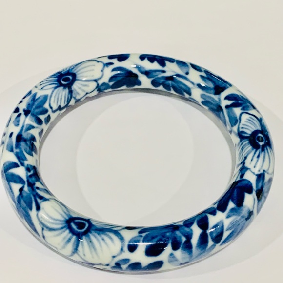 Floral Blue and White Porcelain Chinese Bangle Bracelet - Picture 1 of 7